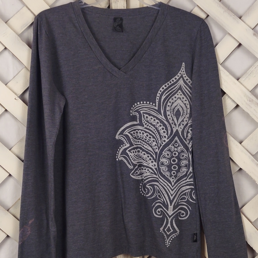Prana Long Sleeve V-Neck Tee in Gray Size L